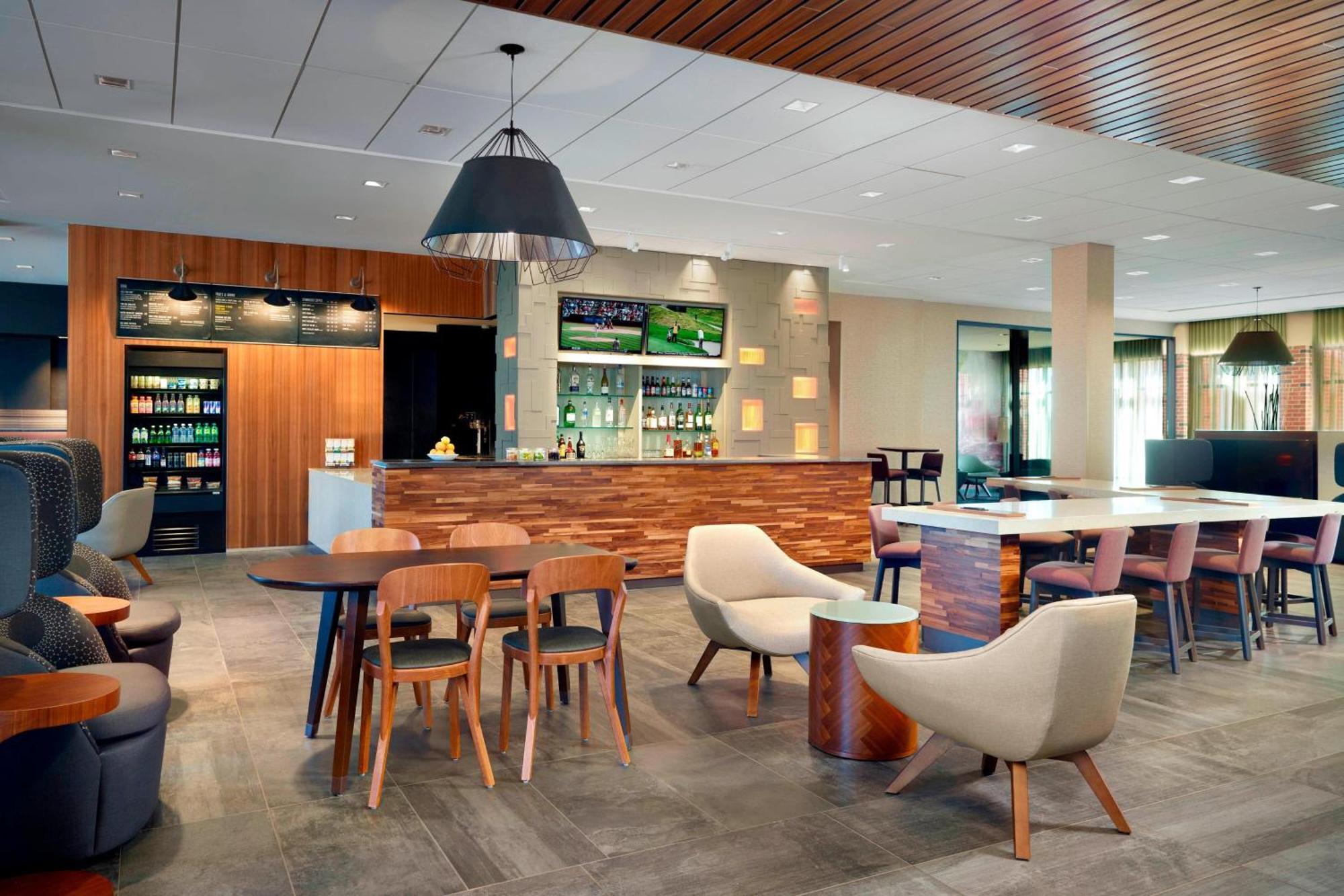 Courtyard By Marriott Lagrange Hotel Exterior photo
