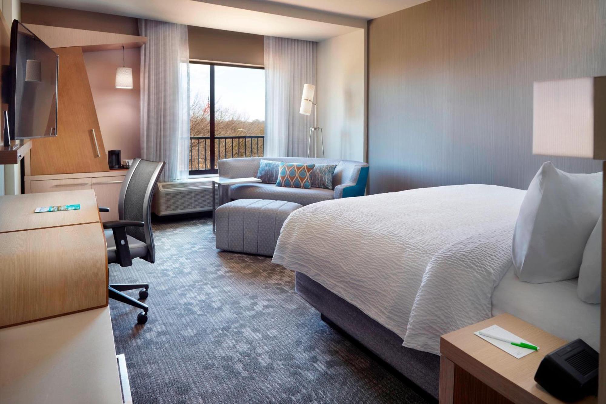 Courtyard By Marriott Lagrange Hotel Exterior photo